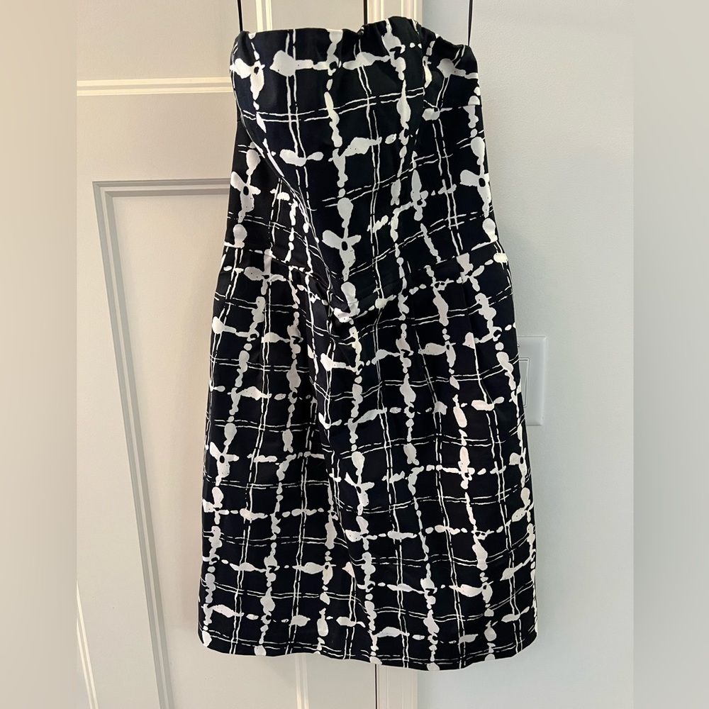 Express Designer Studio Strapless dress w pockets!!!